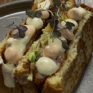 Yakisando brioche de pollo