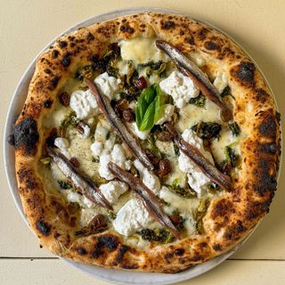 Pizza Escarola, burrata, anchoas