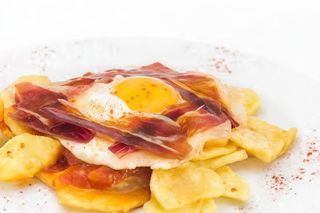 Tapa De Huevos Rotos Con Jamón