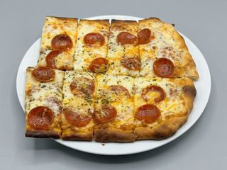 Pizza Pepperoni Y Queso Emmental (24 Cm.)