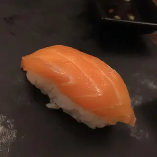 Nigiri De Salmón (2 Uds.)