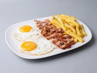 Plato combinado huevos