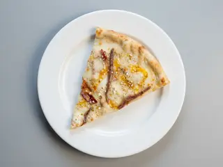 CARBONARA CANTABRICA (Ganadora de la Mejor Pizza de Aragón 2025)