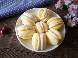 椰蓉荷花卷 Rollo al vapor de coco y sesamo(3U.)