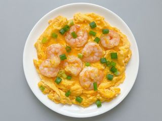 虾仁滑蛋Huevo Revuelto con Gamba