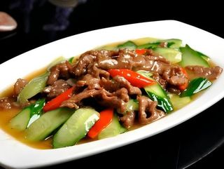 Pepino Salteado Con Ternera