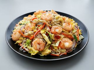 Fideos De Arroz Frito Con Gambas