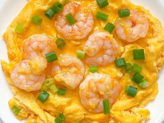 虾仁滑蛋Huevo Revuelto con Gamba