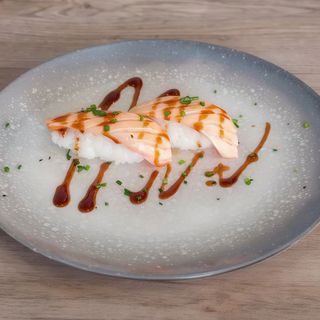 Sushi Salmón Fume Y Salsa Teriyaki (2 Uds.)