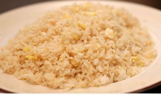 Arroz frito con huevo