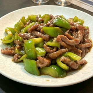 Ternera con pimientos verdes