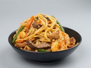 Tallarines fritos tres delicias