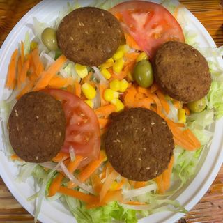 Ensalada Con Faláfel