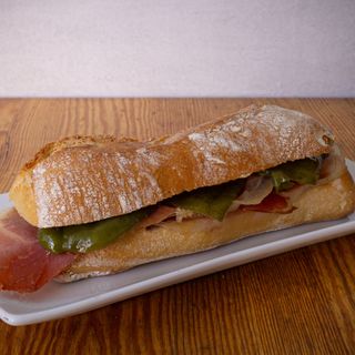 Jamón Serrano a la Plancha con Pimientos Verdes 