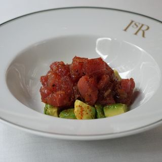Spicy Tuna Tartar con Aguacate