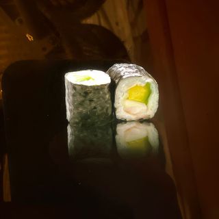 535.- Hosomaki Ebi Aguacate