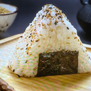 42. Onigiri Salmón