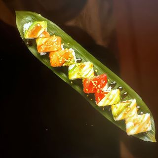 50. Uramaki Arcoiris Roll (8 Pzs.)
