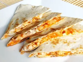 Tapita De Quesadilla De Jamón Y Queso