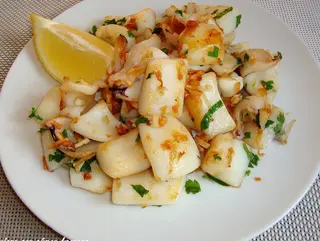 Tapita sepia Troceada A La Plancha Con Ajo Y Perejil
