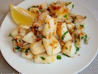 Tapita sepia Troceada A La Plancha Con Ajo Y Perejil