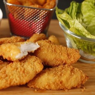 Fingers de pollo empanados con mayobacon