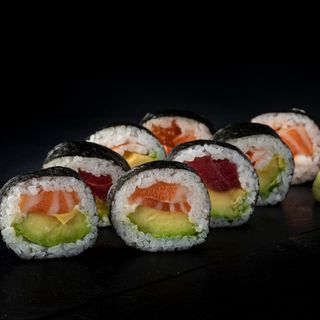 1106 rollo maki combinación (8 pzs.)