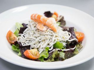 Ensalada templada de Mayulas y langostinos 