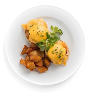 Huevos Benedict Con Bacon