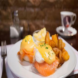 Huevos Benedict Con Salmón Ahumado Noruego
