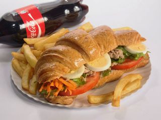 Menú Croisant Vegetal, Papas Fritas O Papas Deluxe Y Bebida