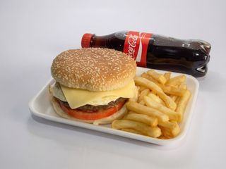 Menú Hamburguesa Doble, Papas Fritas O Papas Deluxe Y Bebida