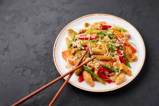 Ensalada China Con Rollo De Primavera