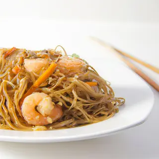 Tallarines Fritos Con Gambas Y Verduras