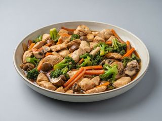 Pollo Salteado Con Champiñón