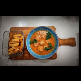 Albóndigas caseras (7uni)con tomate y patata