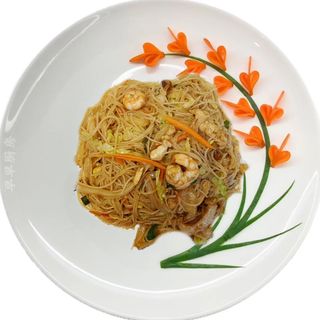 Fideos arroz con tres delicias