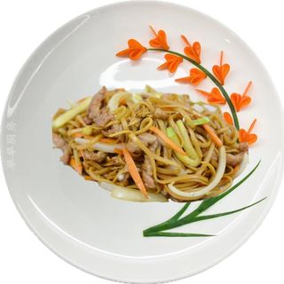 Tallarines fritos con ternera