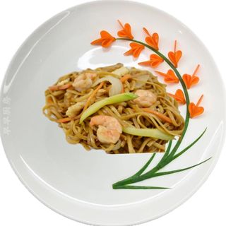 Tallarines fritos con gambas