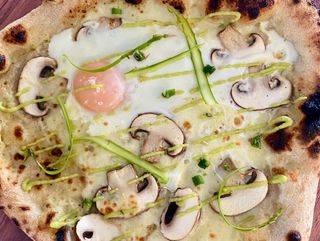 Pizza del mes: puerro y txampis