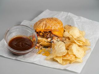 BARBACOA SPLASH BURGER con PATATAS FRITAS