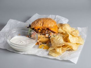 ROQUEFORT SPLASH BURGER con PATATAS FRITAS