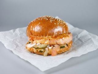 CLASICA SPLASH BURGER DE POLLO con PATATAS FRITAS