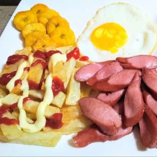 Salchipapa a lo pobre