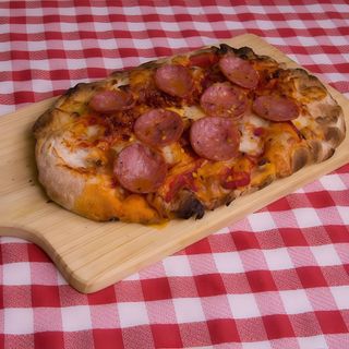 Pinsa Diavola con Salame Piccante