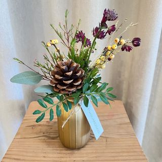 Violetero alto dorado