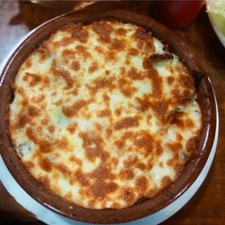 Menú plato kebab gratinado
