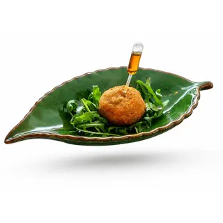 Croqueta de berenjena, queso tierno canario y miel de palma (unidad)