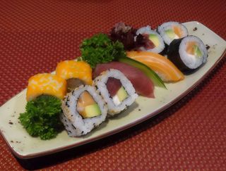 81.- Sushi Surtido (9 Uds.)