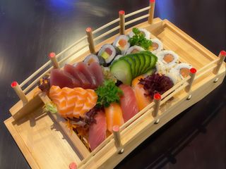 88.- Combinado Atún y Salmón (40 Uds.)